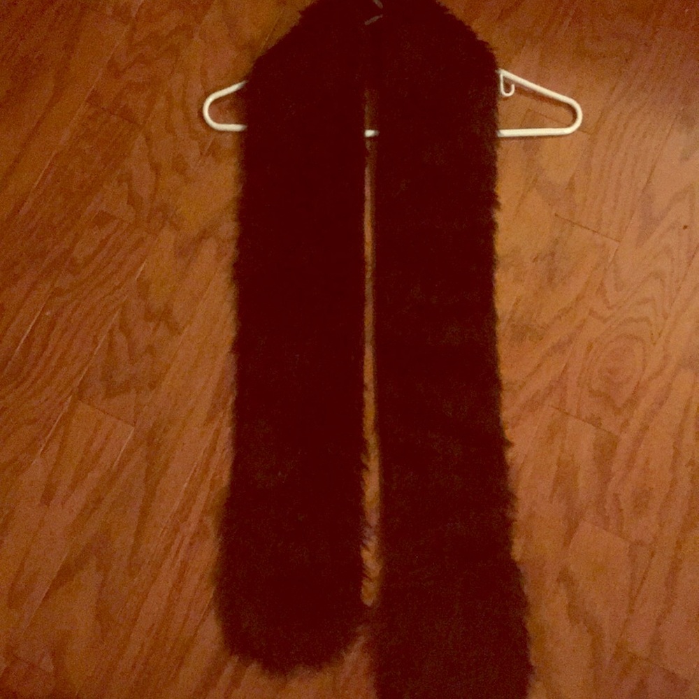 Fake fur scarf with pockets
